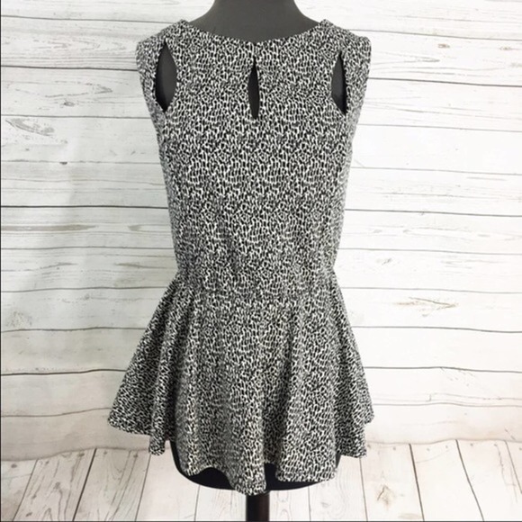 Summer Black & White Peplum keyhole Top 3X - Picture 2 of 4
